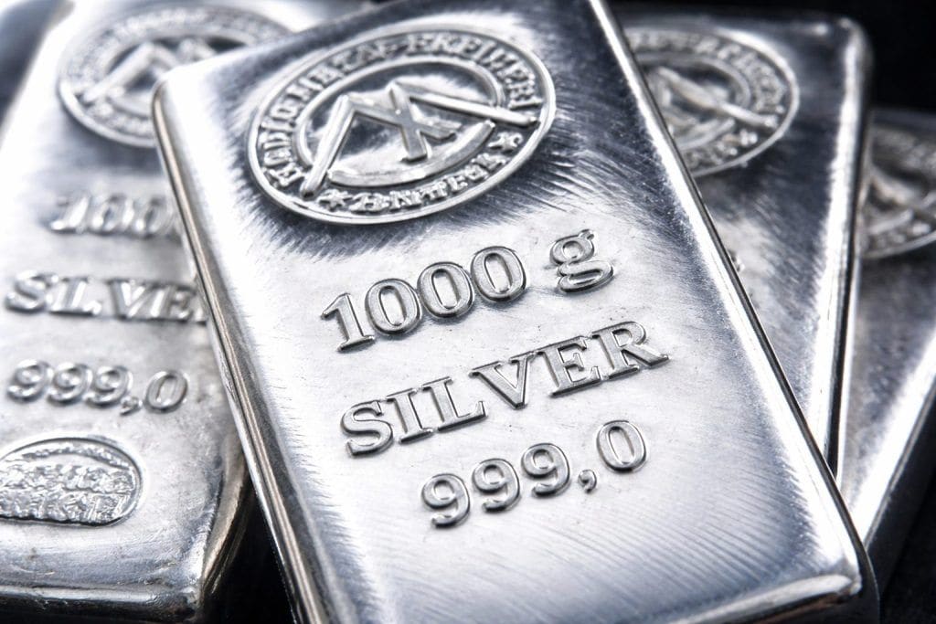 Silver Price Hits New Record on Dec 24, 2025: Spot Near $73, MCX Above ₹2.23 Lakh/kg as Fed Rate-Cut Bets and Global Tensions Fuel the Rally