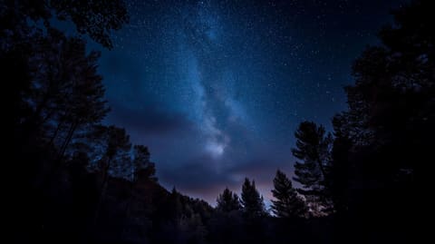 Skywatch Alert: Meteor Fireballs, Auroras & Planetary Spectacles Dazzle the Night Sky (Aug 15–16, 2025)