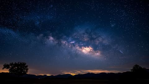 Skywatch Alert: Meteors, Auroras & a Planetary Spectacle on Aug 5–6, 2025