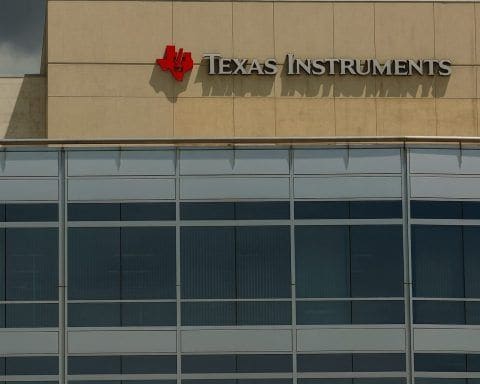 Texas Instruments (TXN) Stock Extends Rally as Citi Reaffirms Buy and Big Funds Adjust Positions