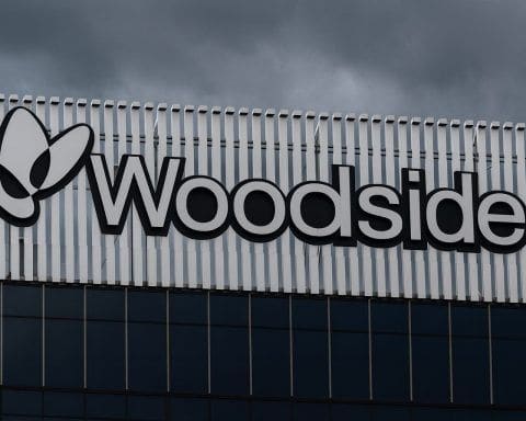 Woodside Energy (ASX: WDS) Stock on 9 December 2025: Strike Risk, LNG Megaprojects and a Big Valuation Debate