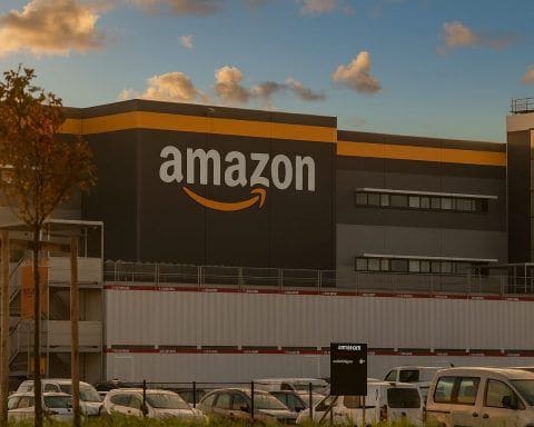 Amazon Stock (AMZN) on December 4, 2025: Price Action, AI Momentum, Wall Street Targets and 2026 Outlook