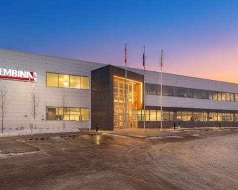 Pembina Pipeline (TSX:PPL, NYSE:PBA) Stock: Dividend Yield, Q3 Earnings Miss and LNG Growth – December 3, 2025 Update