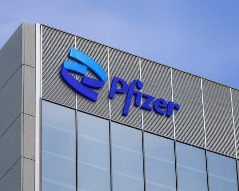 Pfizer Stock (PFE) Outlook: This Week’s Key Headlines, Dividend Update, and What to Watch Ahead of 2026 Guidance (Updated Dec. 14, 2025)