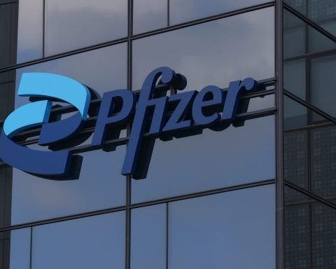 Pfizer Stock Today: Obesity Deal, Cancer Breakthroughs and Job Cuts Shape PFE’s 2025 Outlook