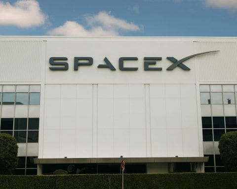 SpaceX peilt Börsengang Ende 2026 an, während Zweitmarktverkauf Bewertung von bis zu 800 Milliarden Dollar anstrebt
