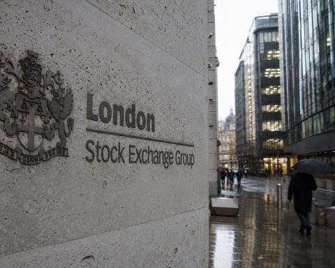 FTSE 100 Falls Today as Shell, BP and Centrica Drag UK Stocks After Peace-Deal Rally