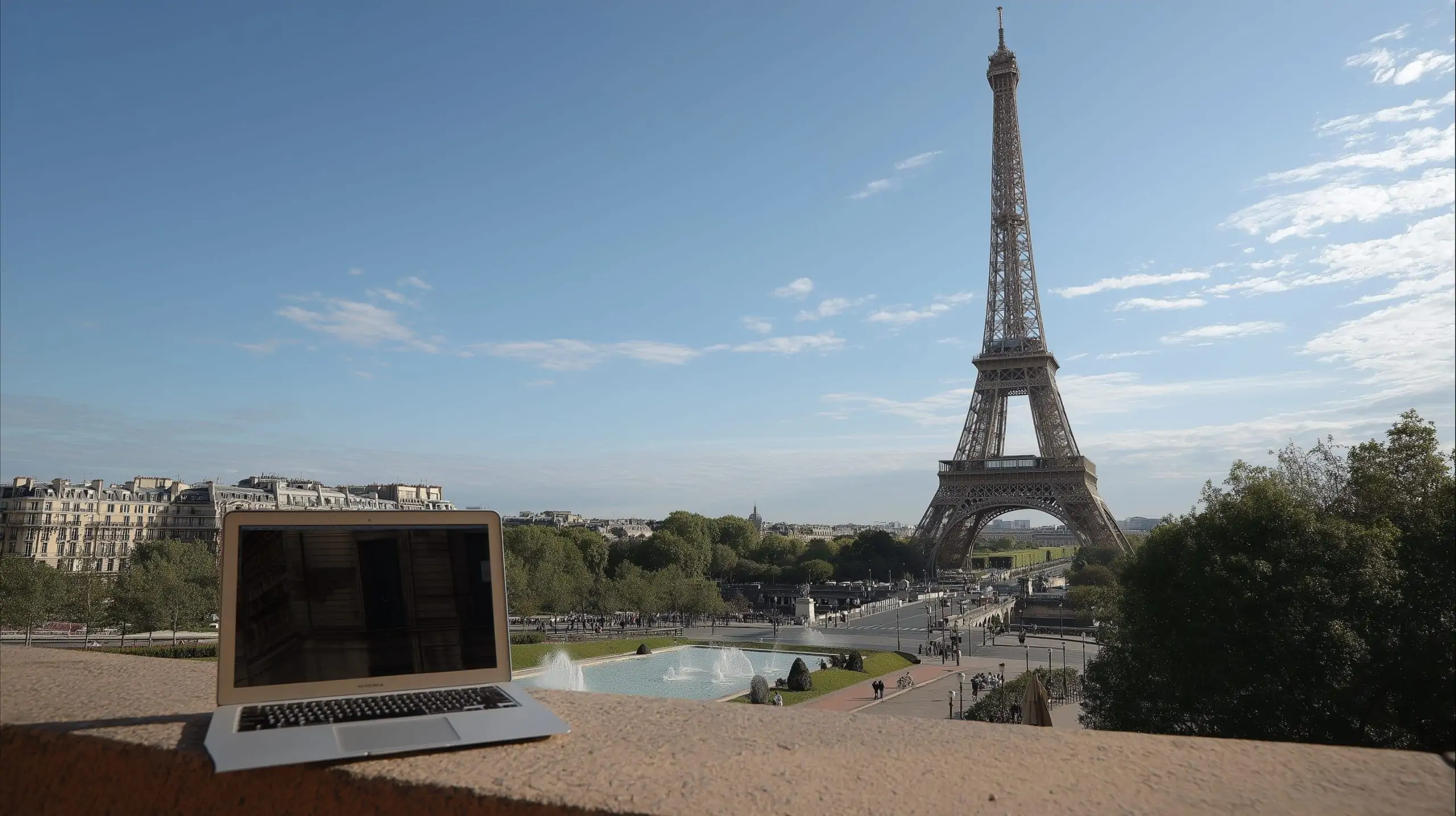 Internet Access in France: From Fiber to Satellite and Everything In Between