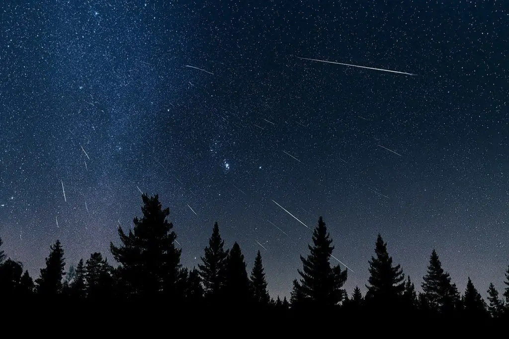 December 2025 Skywatch Alerts: Geminids Meteor Storm, Rare Planetary Sights & Auroras Galore