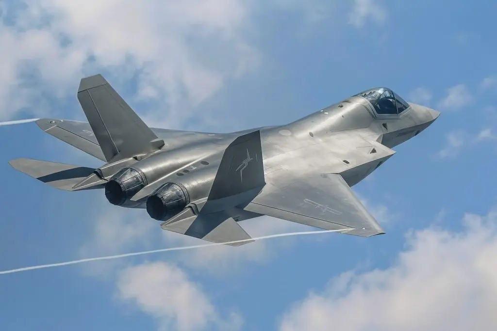Chinas J-35 Tarnkappenjäger: Ein Blick ins Innere des neuen F-35-Rivalen der Marine