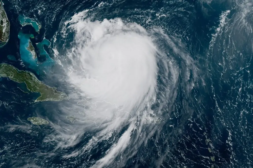 Category 4 Hurricane Erin Churns Off East Coast – Live Tracking, Forecast Path & Expert Warnings