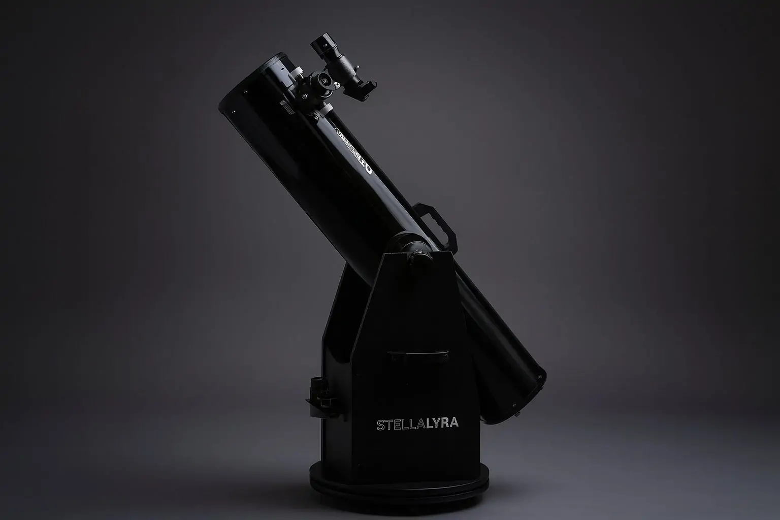 Dobsonian Showdown: StellaLyra 8″ f/6 vs Apertura AD8 vs Orion SkyQuest XT8