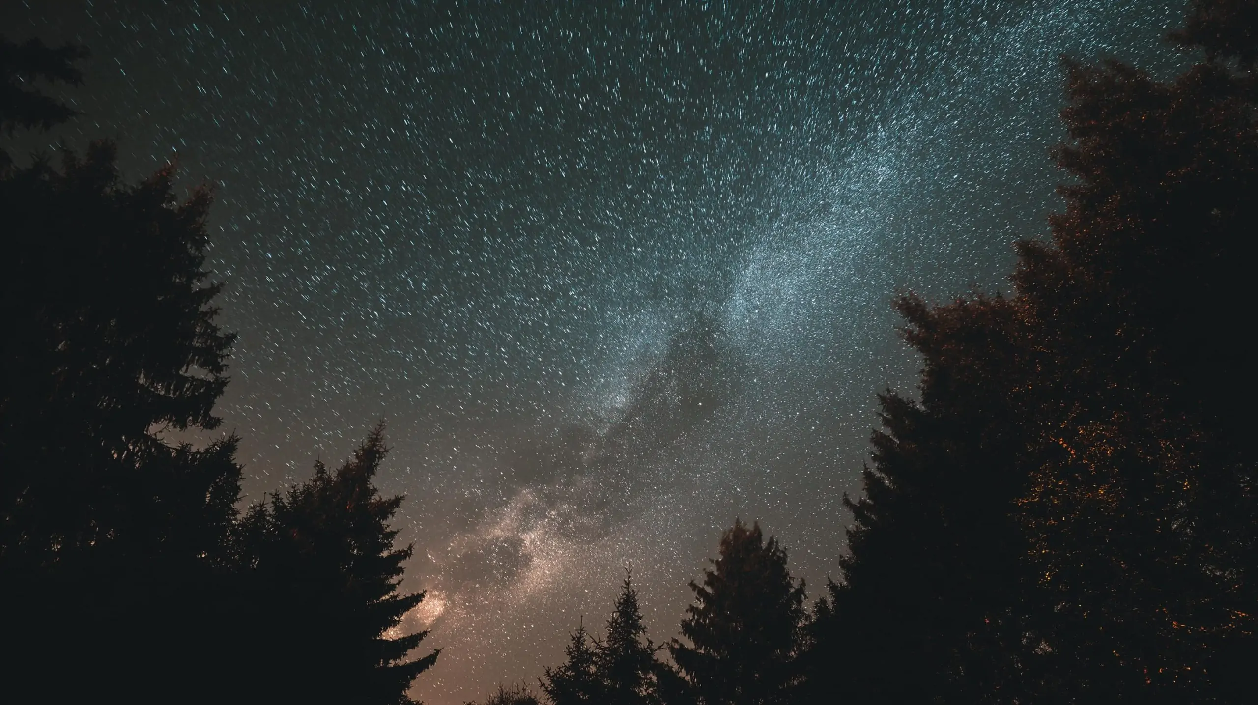 Aug 20–21 Cosmic Extravaganza: Meteor Showers, Planet Parade & Northern Lights Dazzle the Night Sky