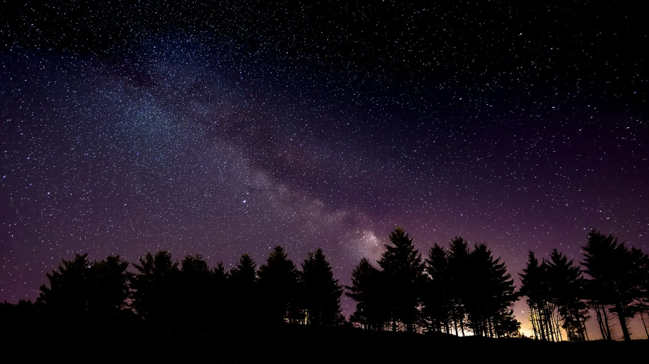 Skywatchers Alert: Meteors, Planetary Parade, Auroras & More Dazzle on August 21–22, 2025