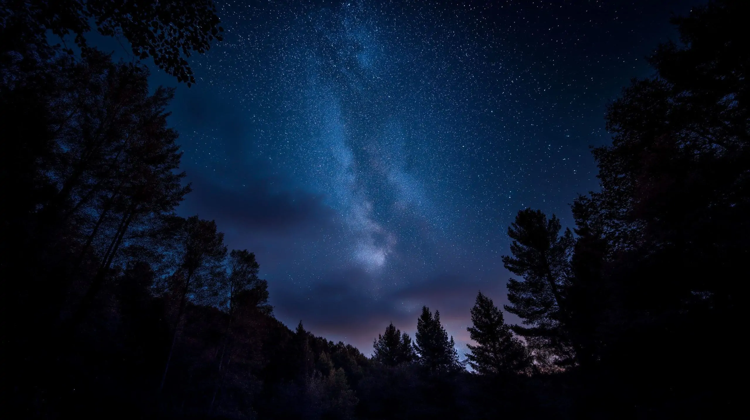 Skywatch Alert: Meteor Fireballs, Auroras & Planetary Spectacles Dazzle the Night Sky (Aug 15–16, 2025)