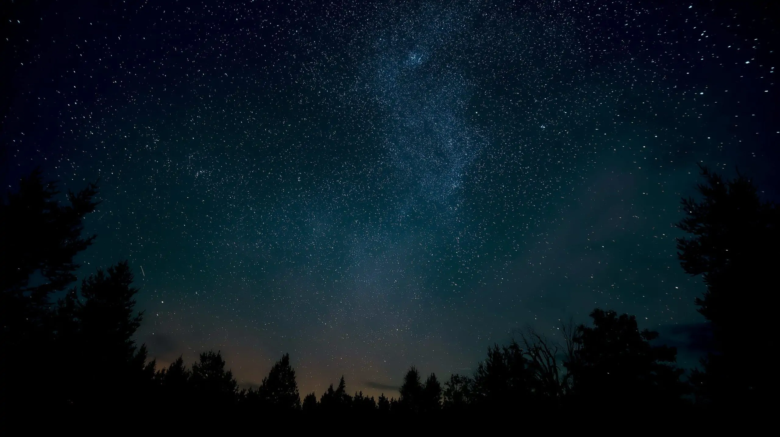 Cosmic Weekend Spectacle: Meteors, Planets, and Aurora Hints Light Up Aug 16–17, 2025