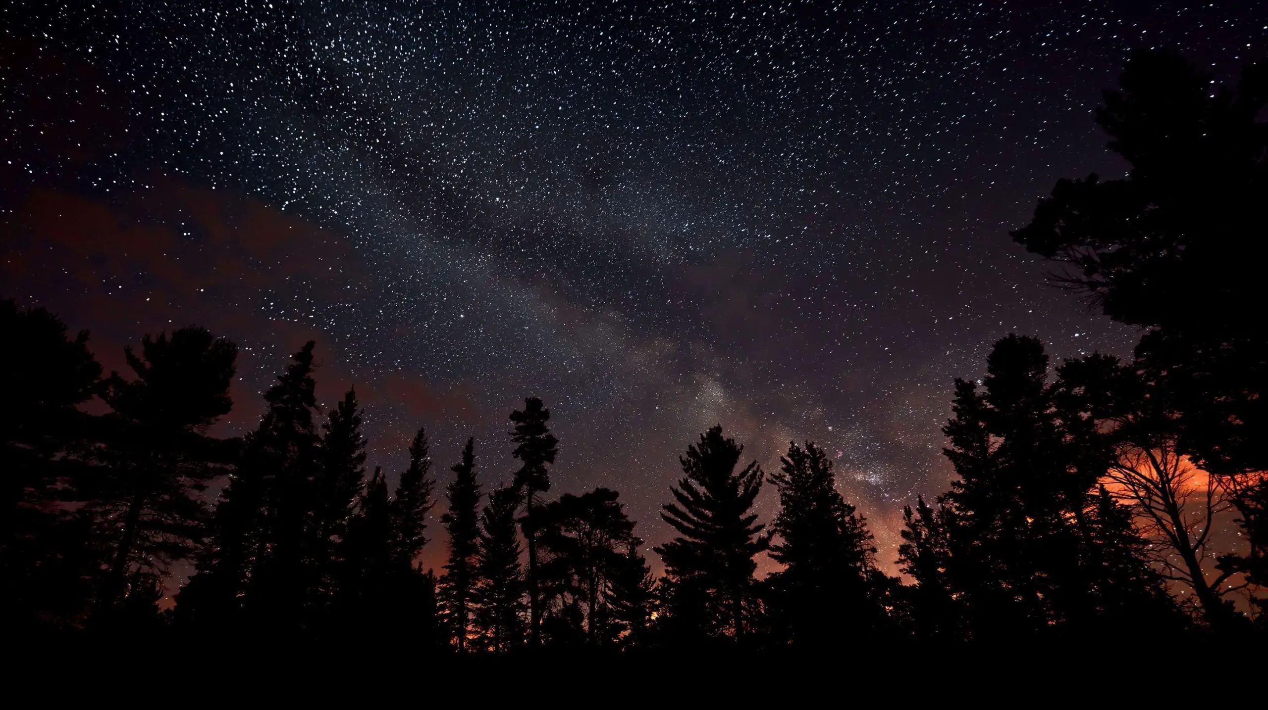 Planets Align, Meteors Fly, and Auroras? Skywatching Wonders on August 4–5, 2025
