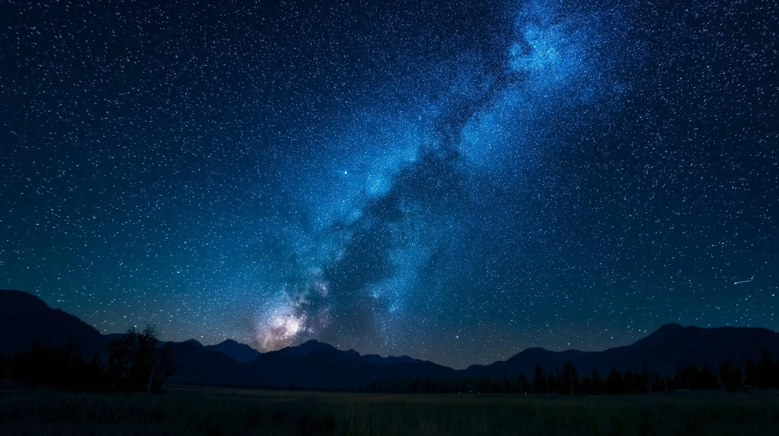 Black Moon Sparks Cosmic Show: Meteors, Planet Parade & Auroras on Aug 24–25, 2025