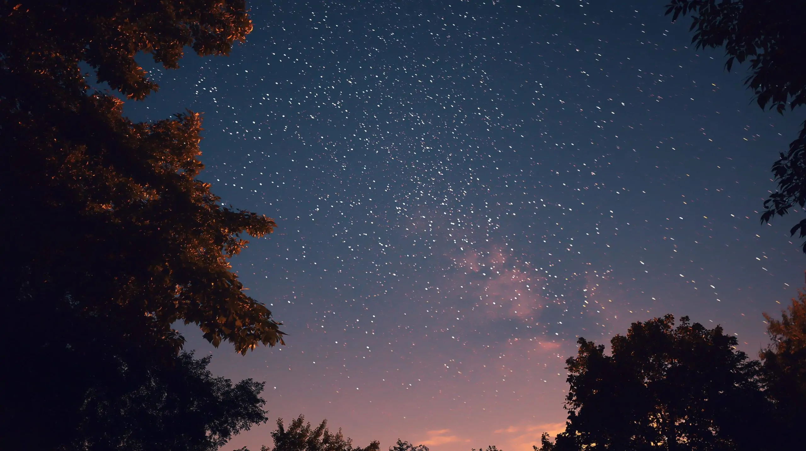 Skywatchers’ Delight: Meteor Showers, Auroras & Planet Parade Light Up This Weekend (Aug 1–2, 2025)