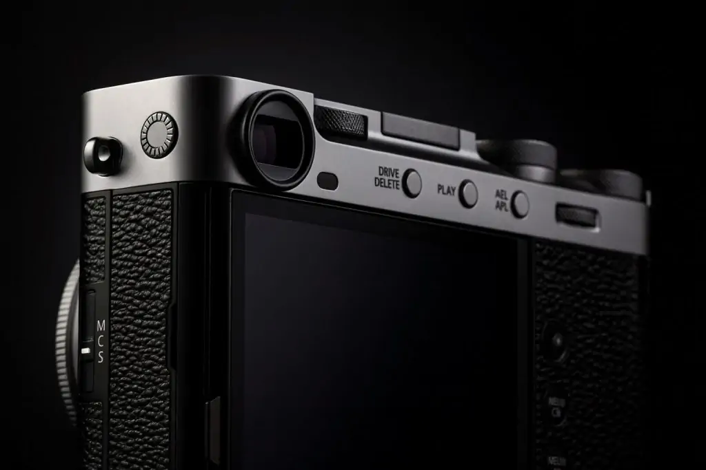 Recensione e confronto della Fujifilm X-E5: rivoluzione retrò da 40MP o costoso upgrade?