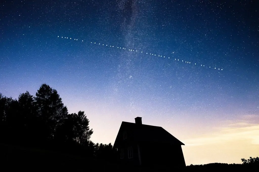 Don’t Miss SpaceX’s Dazzling Starlink “Satellite Train” – Here’s How to Watch It