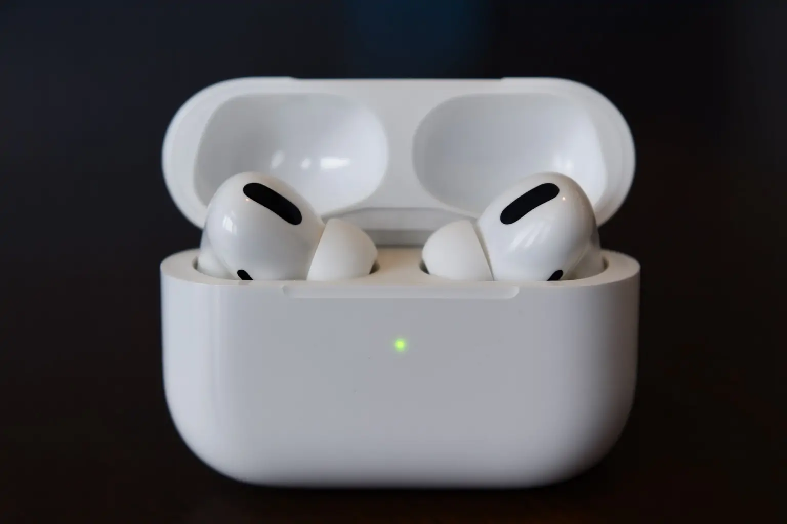 AirPods Pro 2 vs Bose QuietComfort Ultra Earbuds 2: Which Premium Earbud Reigns Supreme in 2025?