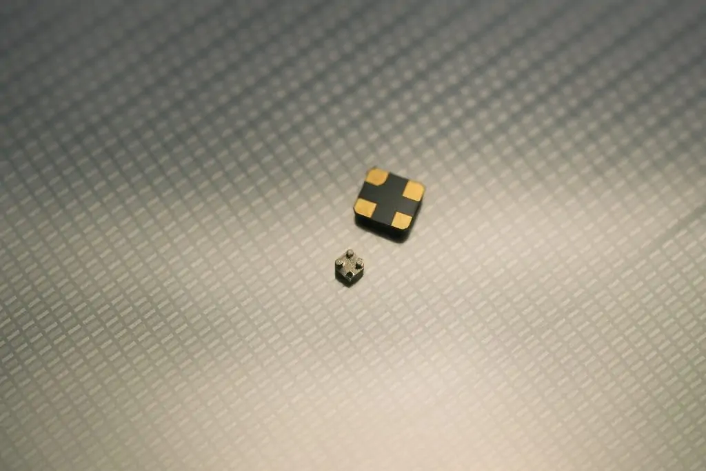 Tiny “Titan” Timing Chip: How SiTime’s Pinhead-Sized Clock Could Revolutionize Wearable Tech