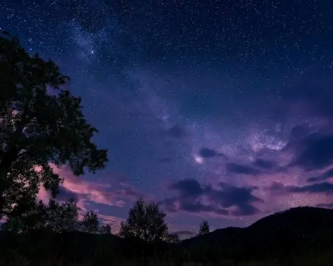 Rare Meteor Shower, Auroras & Planetary Spectacles: Skywatch Alert (Sept 17–18, 2025)