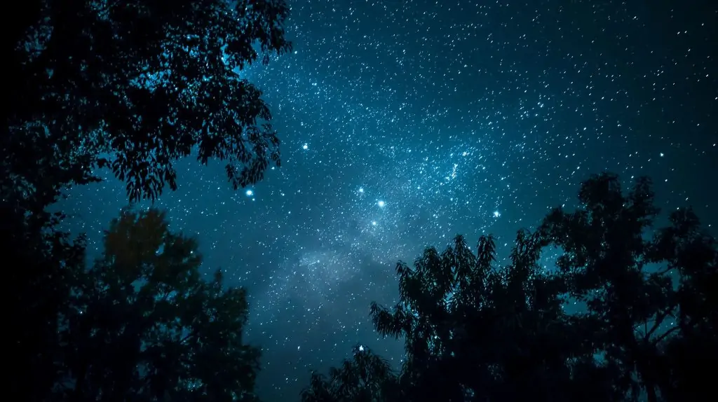 Saturn Dazzles, New Comet Rises, and Auroras Loom: Skywatch Alert for Sept 24–25, 2025