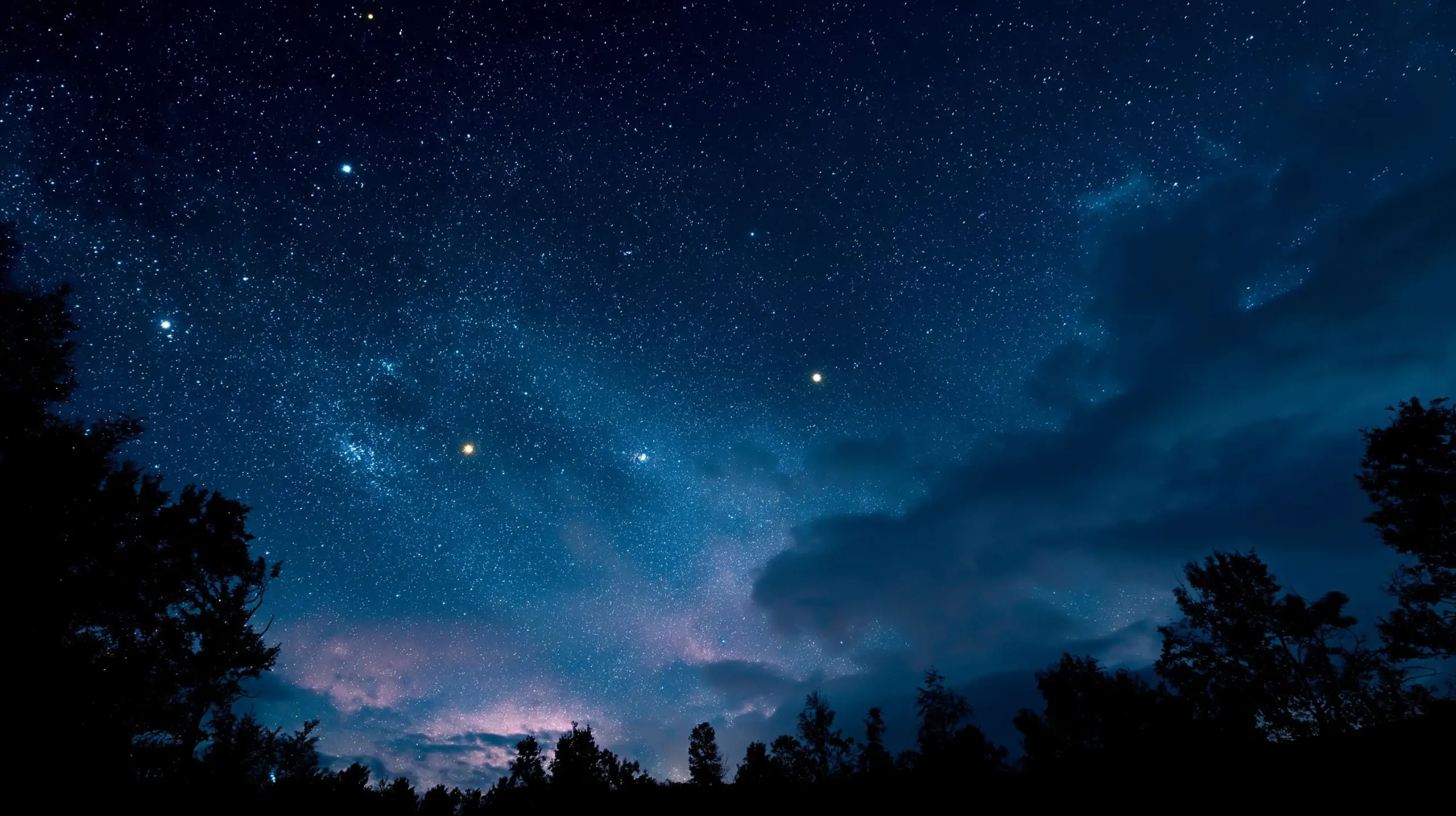 Incredible Skywatch Weekend: Northern Lights, Meteor Fireballs & Planetary Sights (Sept 27–28, 2025)