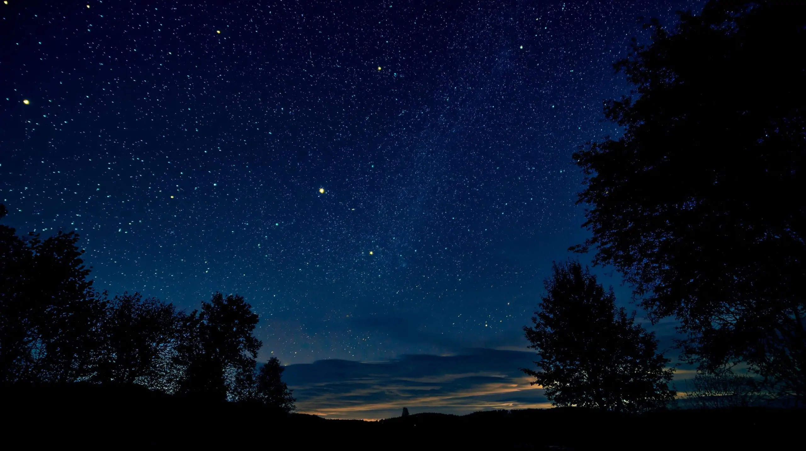 Don’t Miss This Weekend’s Cosmic Spectacle: Meteor Showers, Planets & a ‘Blood Moon’ Eclipse (Sept 5–6, 2025)