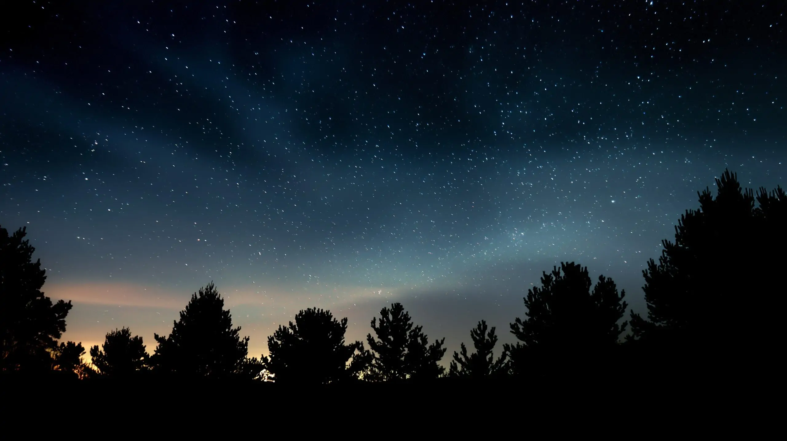 Cosmic Spectacle Alert: Auroras, Meteor Shower & Planetary Parade Dazzle Sept. 10–11, 2025