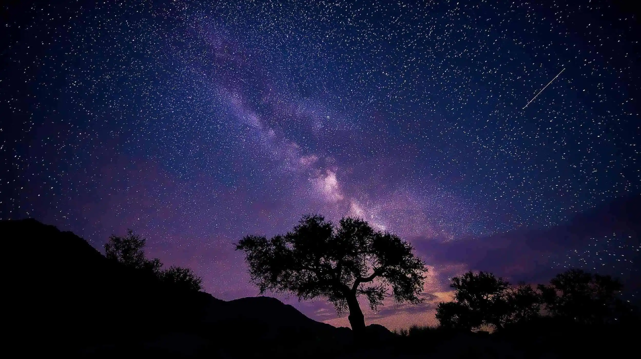 Night Sky Tonight (Dec. 15, 2025): Geminids Encore, Orion Nebula Peak, and a Rare Interstellar Comet Turns Green