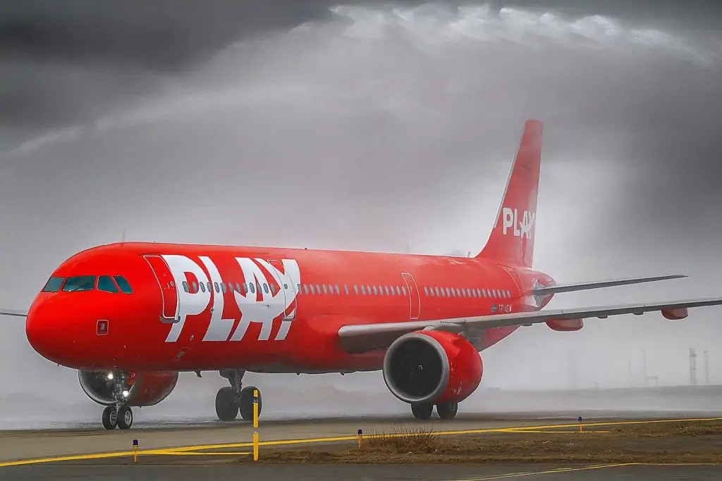 BREAKING: Icelandic Budget Airline PLAY Abruptly Shuts Down – Thousands Stranded, 400 Jobs Lost