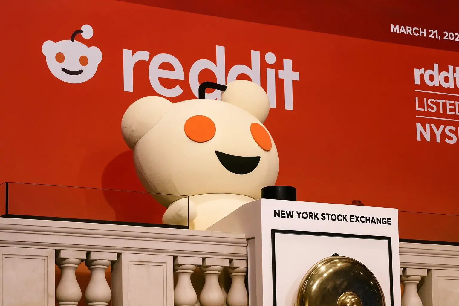 Reddit’s Stock Explodes! 78% Revenue Surge, Google AI Deal Talks & 70% Rally 🔥