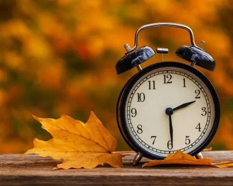 Clocks Fall Back: 2024-2025 Daylight Saving Time Switch Dates & Global Debate