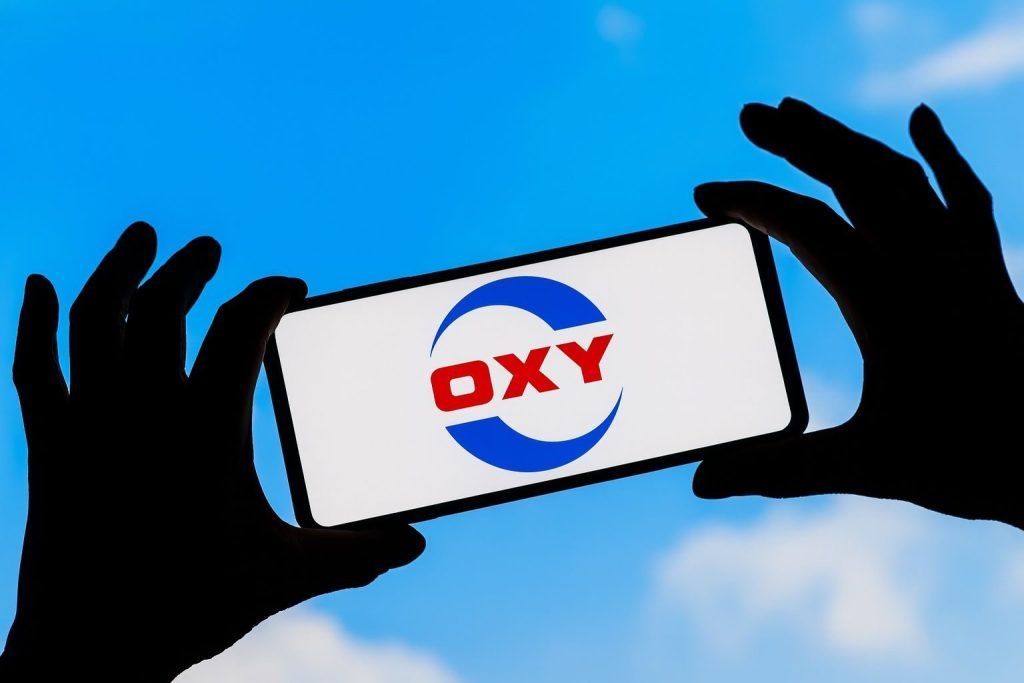 Warren Buffett’s $10B Oil Bet: Could Berkshire’s OxyChem Deal Supercharge Occidental (OXY)?