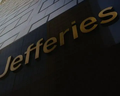 Jefferies Stock Rollercoaster: Earnings Beat, First Brands Fallout & Analyst Forecasts