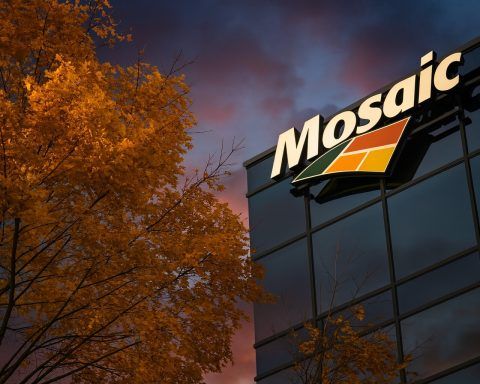 Mosaic Stock Tanks on Fertilizer Shock: Is NYSE:MOS a Buy or Bust in October 2025?