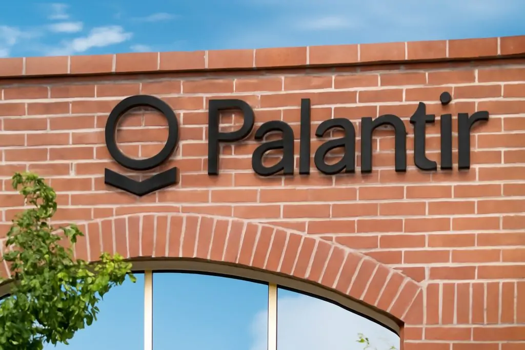 Palantir’s $400 Billion AI Juggernaut: Inside PLTR’s 2025 Surge, Deals & Future Forecasts