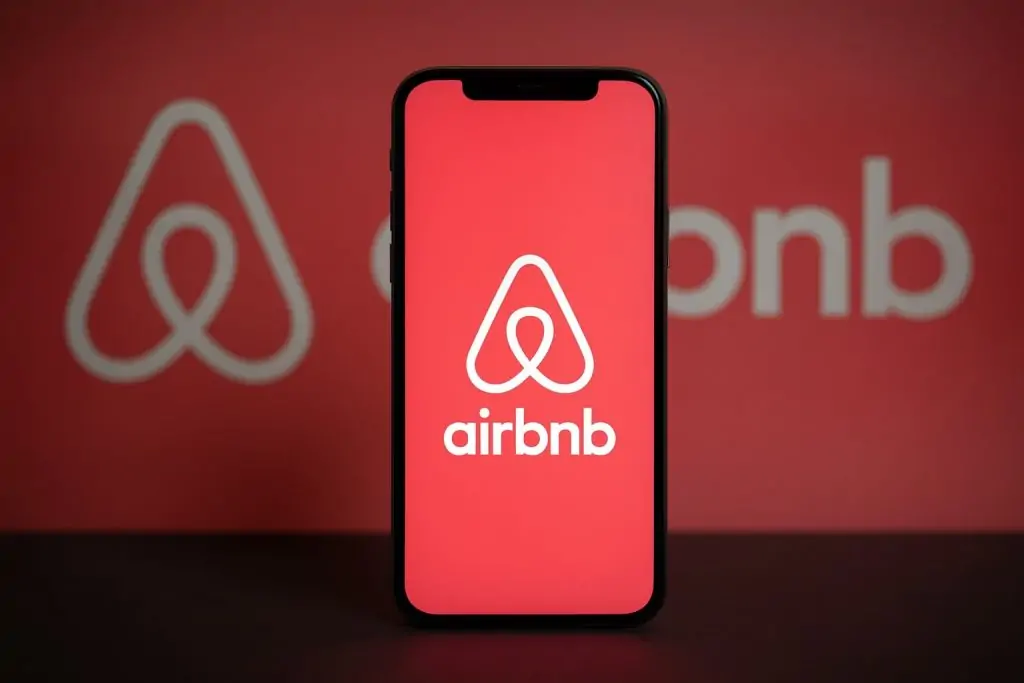 Airbnb Stock Jumps on AI Upgrades and Travel Boom – Is a Bigger Rally Ahead?