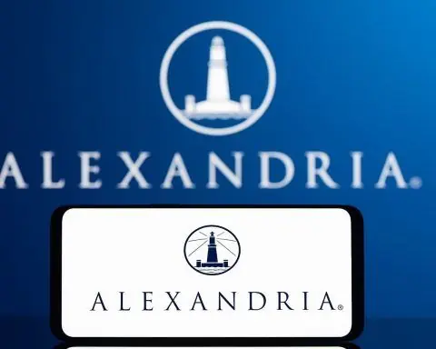 Alexandria Real Estate (ARE) Stock Hits 52‑Week Low After 45% Dividend Cut: Outlook, Risks and Forecasts for 2026
