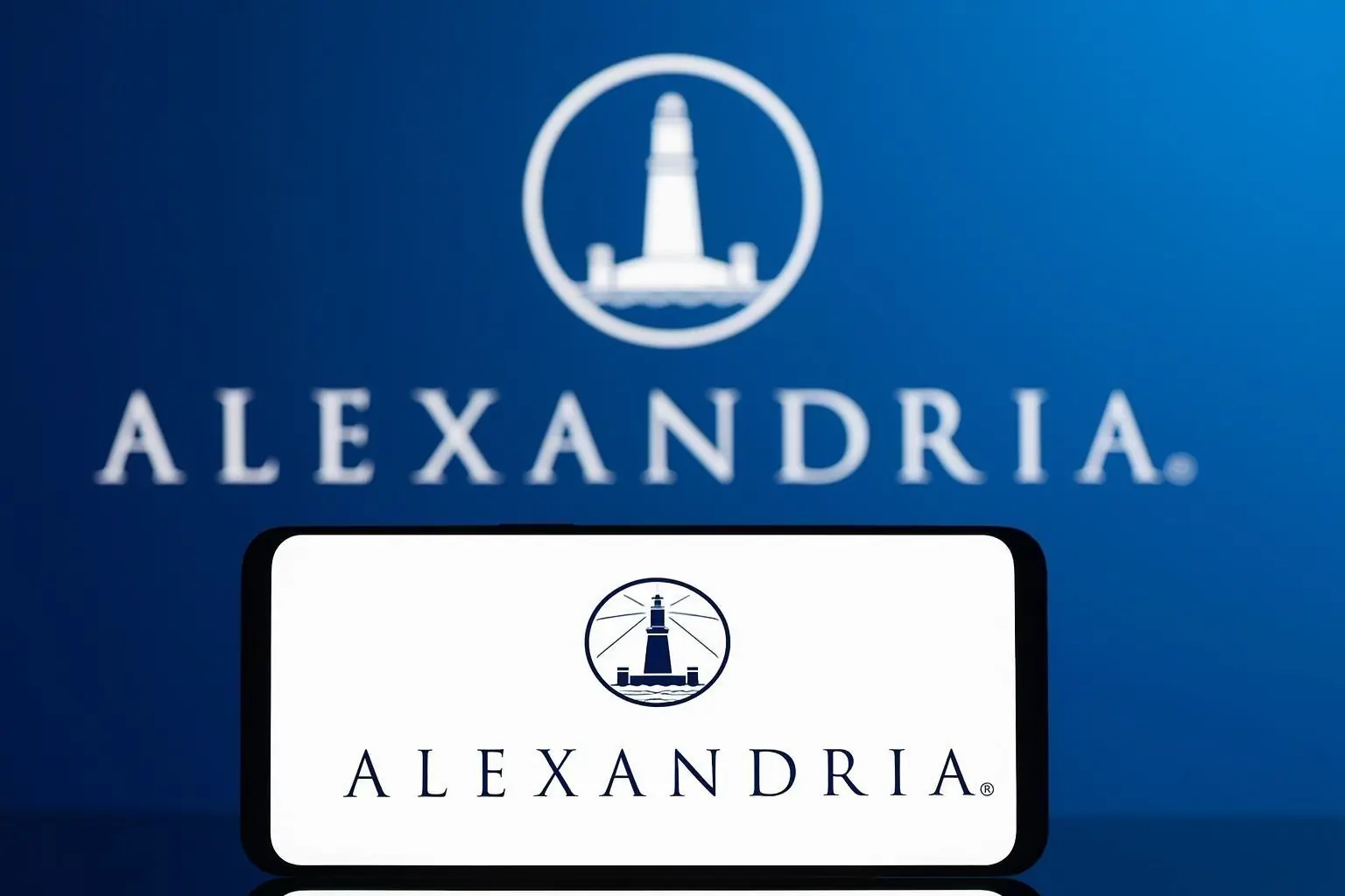 Alexandria Real Estate (ARE) Stock Hits 52‑Week Low After 45% Dividend Cut: Outlook, Risks and Forecasts for 2026