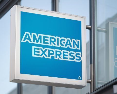 American Express Raises Forecasts Amid Spending Boom – Is AXP Stock Poised to Soar?