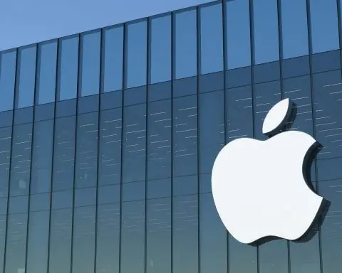 Apple Stock Today (AAPL): Dips ~0.5% as Tech Sell‑Off Deepens; EU Floats Softer AI Rules, Apple TV+ Outage Resolved — November 7, 2025