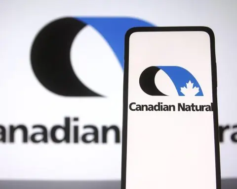 CNQ Stock Skyrocketing? Oil Rally, 25-Year Dividends & Expert Forecasts (Oct 2025)