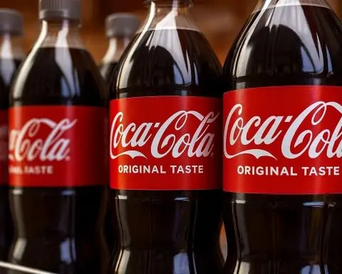Coca-Cola Stock (NYSE: KO) News and Forecast for 21.12.2025: CEO Succession, Costa Coffee Sale Talks, Analyst Targets, and Dividend Outlook
