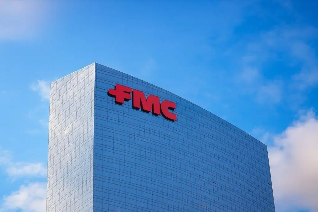 FMC Stock Plunges Over 40% to Multi-Year Low After Shock Loss and Dividend Cut – Is a Turnaround Possible?