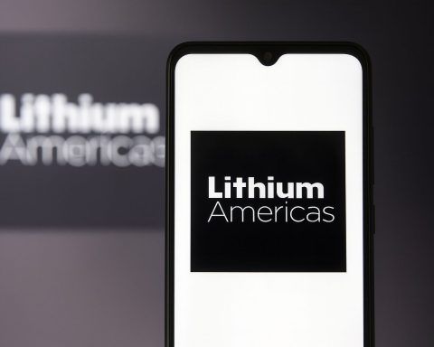 Lithium Americas (LAC) Soars as US Govt Takes 5% Stake – Analysts Weigh In on EV Lithium Boom