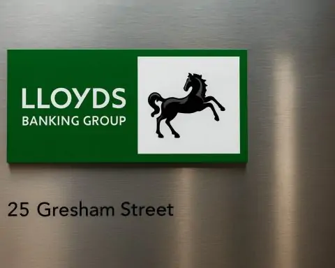 Lloyds Share Price Today, 19 November 2025: LLOY Falls 1.6% as Curve Deal, Buybacks and Rate-Cut Bets Collide
